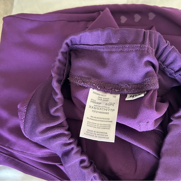 Heart soul scrub top and jogger set PETITE - Picture 5 of 7